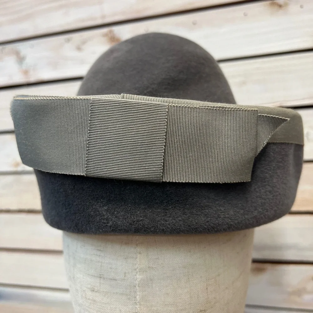 Vintage Madcaps Paris New York Corona Gray Wool Felt Roll Brim Hat Made in Italy